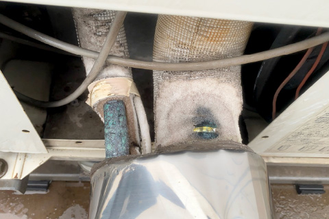 冷媒管保温材損傷